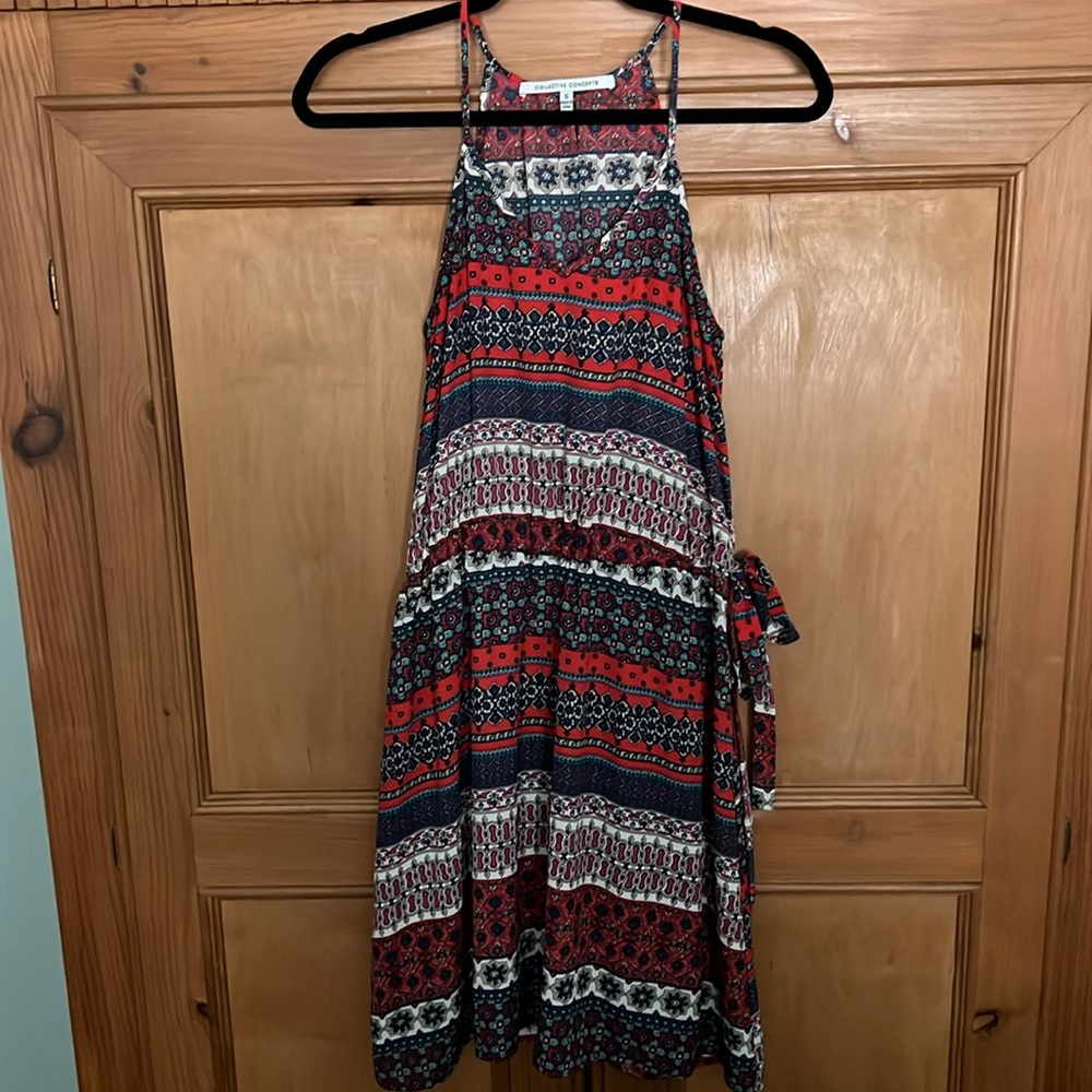 Collective Concepts printed dress. V neck/thin straps/ties at waist size small